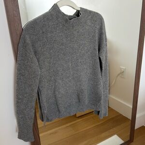 Aritzia Babaton 100% cashmere sweater XS
